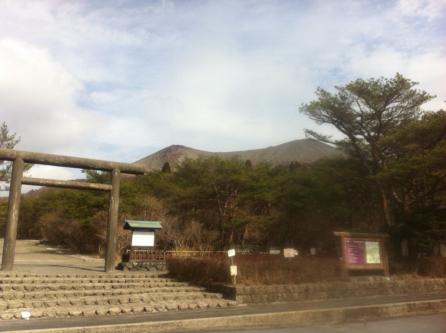 それぞれの文明の黎明と黄昏 - 英国の動向をみつつ思う 霧島神宮古宮址と高千穂峰