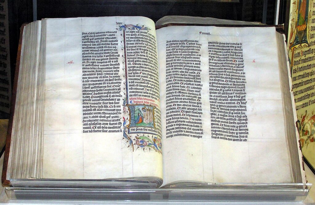 「世界の終末」と「神の到来」 A Bible handwritten in Latin, on display in Malmesbury Abbey, Wiltshire, England. This Bible was written in Belgium in 1407 AD, for reading aloud in a monastery. from wiki