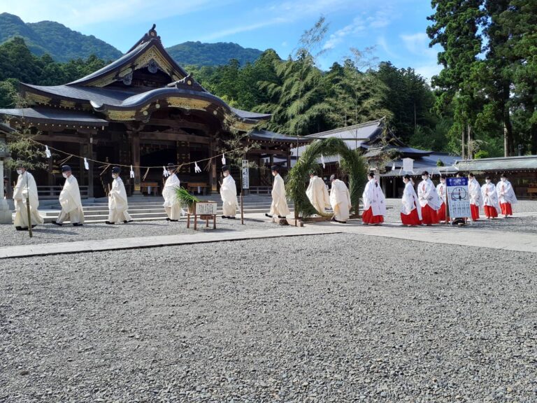弥彦神社（弥彦観光協会）
