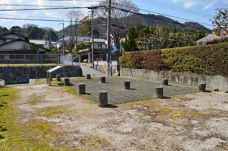 近江大津宮跡錦織遺跡 内裏正殿跡　photo from wiki