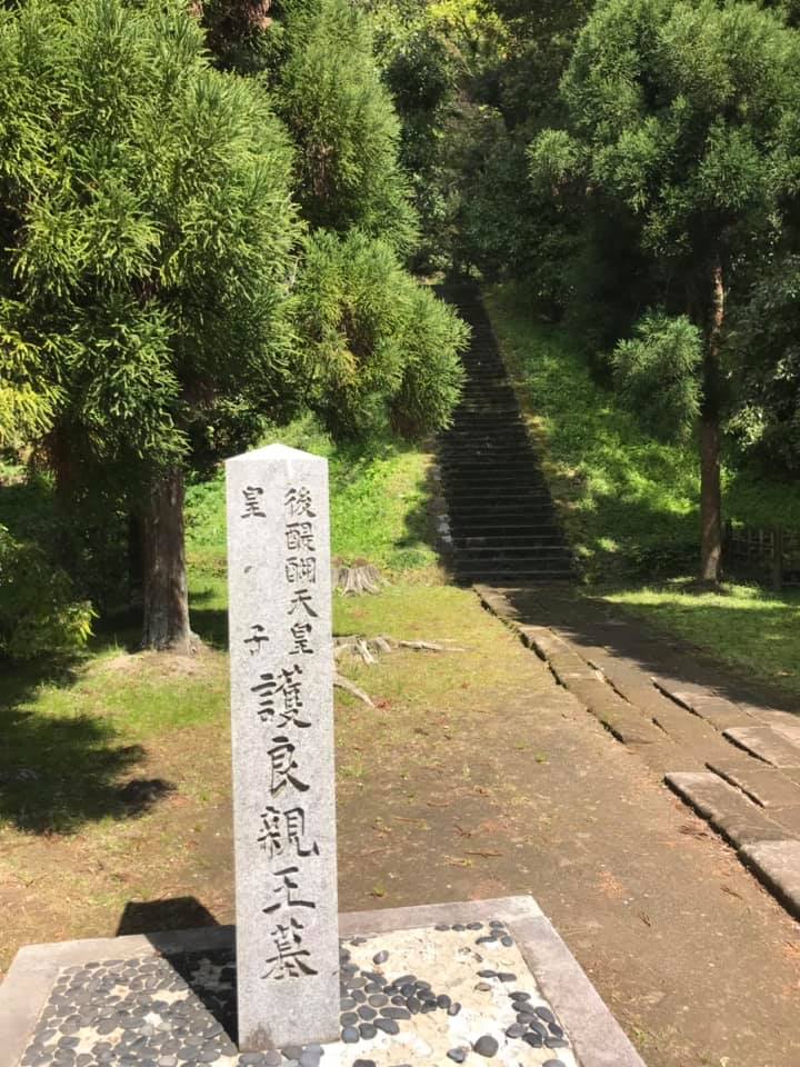 護良親王墓と鎌倉宮 護良親王墓と鎌倉宮