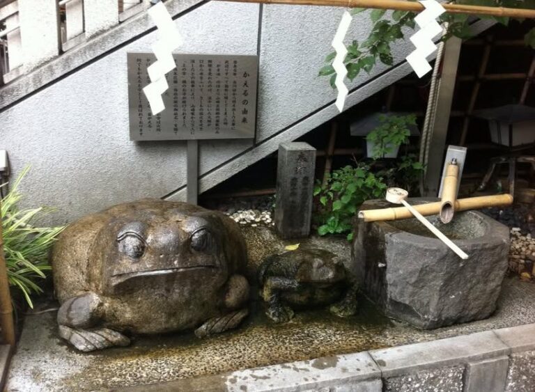 麻布十番稲荷のかえる様