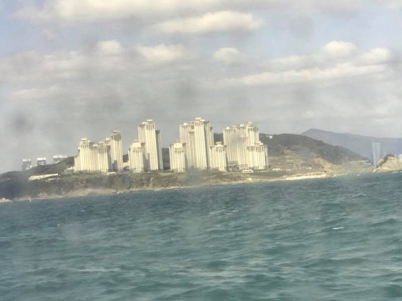 対馬からの高速船内にて