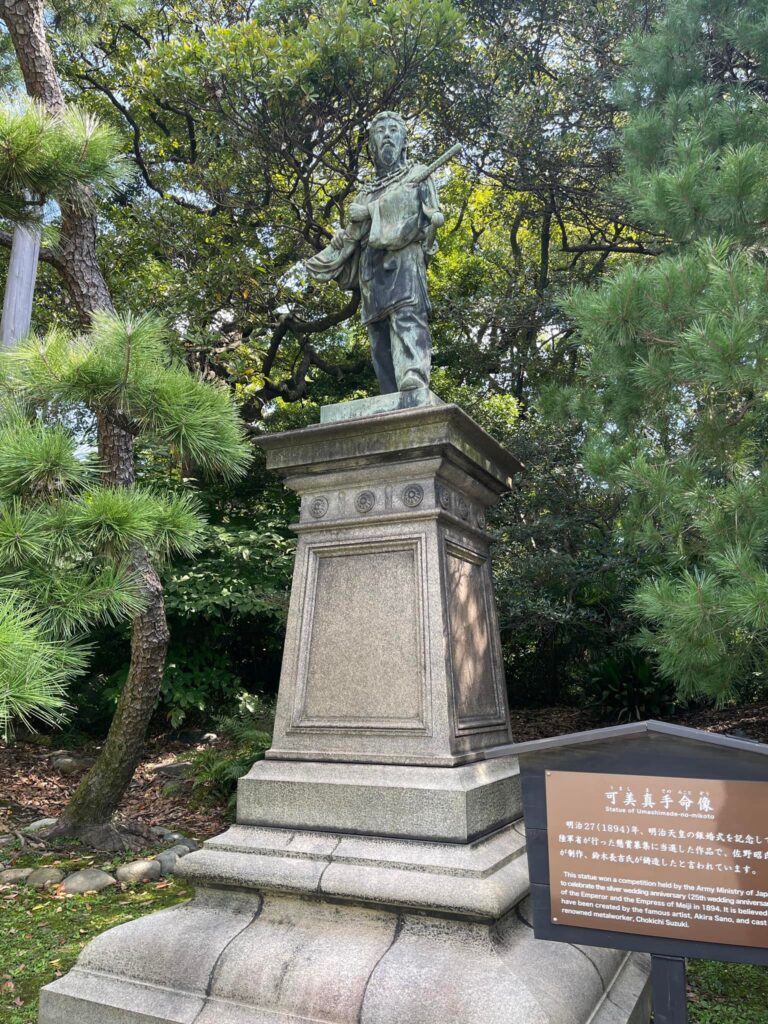 浜離宮 可美真手命（ウマシマヂ）像