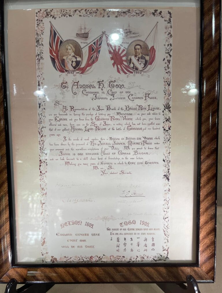 東郷神社社務所内にて