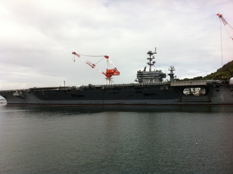 空母ジョージワシントン　横須賀港にて