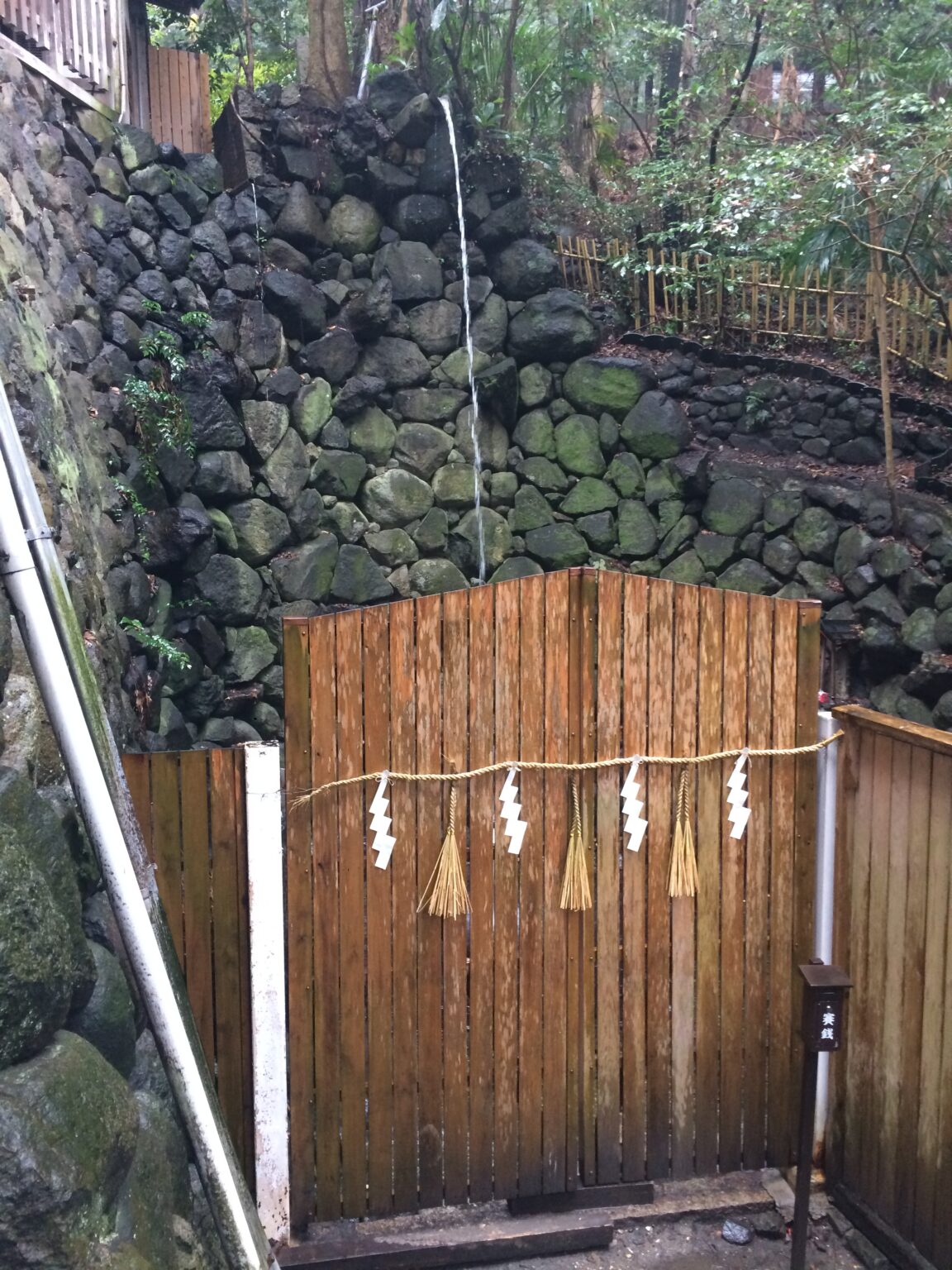 未知の不可解なスポットに入った世界 枚岡神社